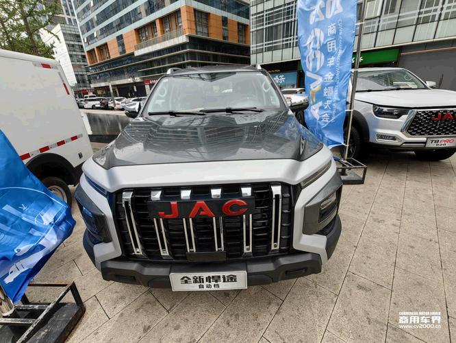 15輛新車亮相2025商用車金融大會，商用車市場迎來“金融+科技”雙重變局