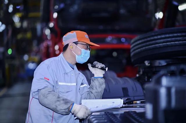 十堰東風(fēng)商用車車輛工廠再創(chuàng)單日產(chǎn)量新高，突破850輛大關(guān)